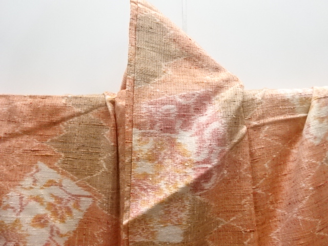  松皮菱に花唐草模様織出し手織り紬着物